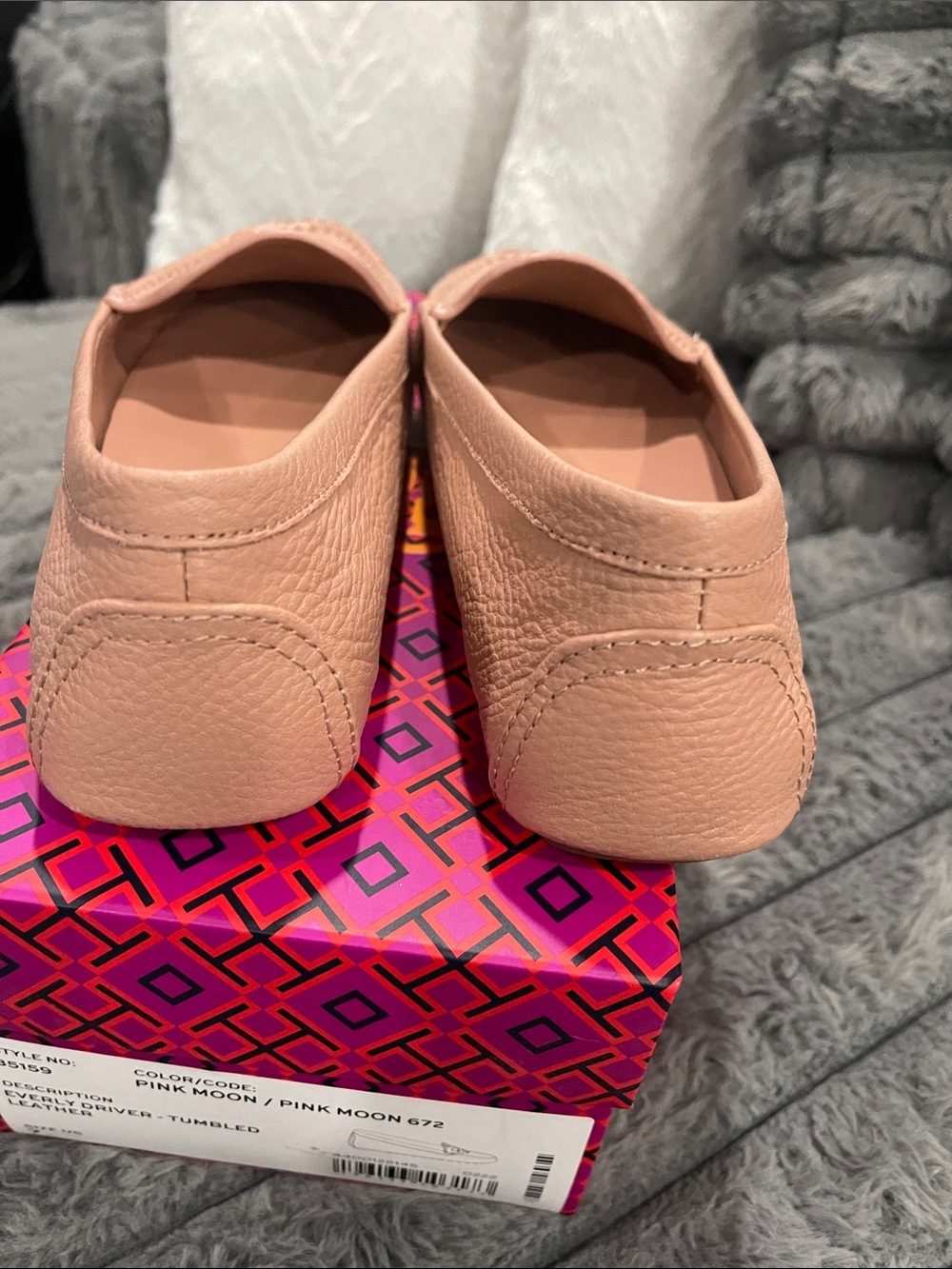 Tory Burch Blush Pink Pebbled Leather Logo Driving Moccasins - Picture 4 of 6